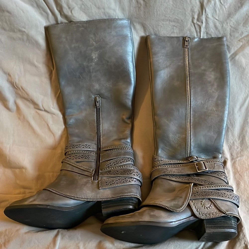 Gray knee high boots with zipper accents